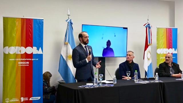Amado en presentación